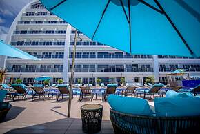Wyndham Manta Sail Plaza Hotel & Convention Center