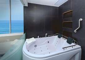 Wyndham Manta Sail Plaza Hotel & Convention Center