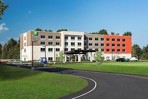 Holiday Inn Express Queensbury - Lake George Area by IHG