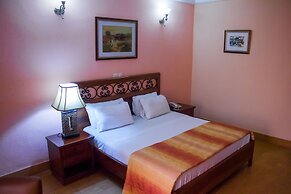 Dees Hotels, Apartments and Suites