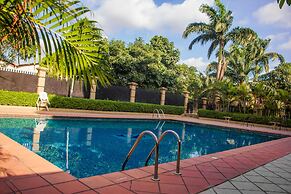 Dees Hotels, Apartments and Suites