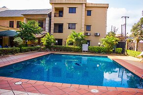 Dees Hotels, Apartments and Suites