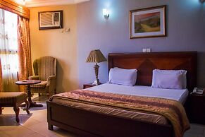 Dees Hotels, Apartments and Suites