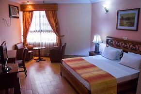 Dees Hotels, Apartments and Suites