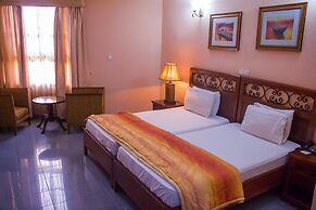 Dees Hotels, Apartments and Suites