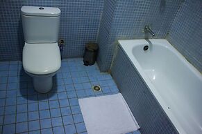 Dees Hotels, Apartments and Suites