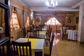 Dees Hotels, Apartments and Suites