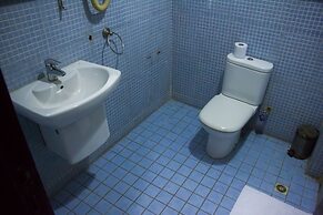 Dees Hotels, Apartments and Suites