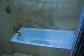 Dees Hotels, Apartments and Suites