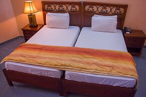 Dees Hotels, Apartments and Suites