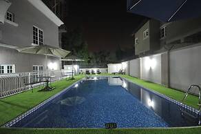 Sheer Luxury Apartments & Suites