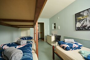 Piwaka Lodge and Backpackers