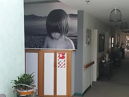 Piwaka Lodge and Backpackers