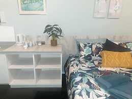 Piwaka Lodge and Backpackers