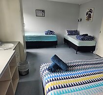 Piwaka Lodge and Backpackers