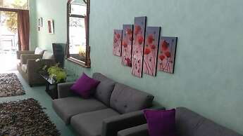 Piwaka Lodge and Backpackers