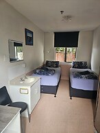 Piwaka Lodge and Backpackers