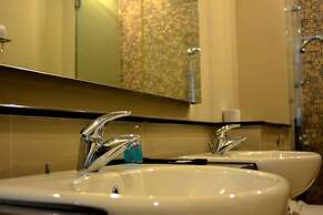 The Manor Luxury Suites & Apartments