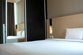 The Manor Luxury Suites & Apartments