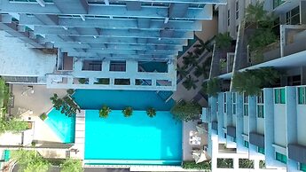 The Manor Luxury Suites & Apartments