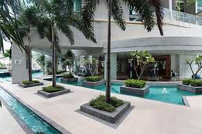 The Manor Luxury Suites & Apartments