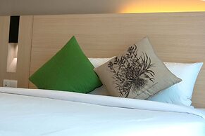 The Manor Luxury Suites & Apartments