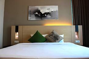 The Manor Luxury Suites & Apartments