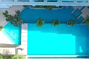 The Manor Luxury Suites & Apartments