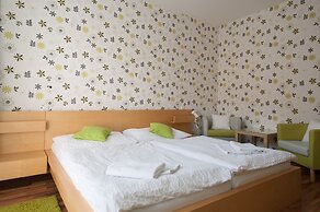 Hotel Garni Pod Skalkou