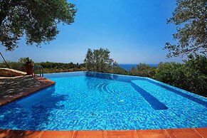 Poikilma Alonissos Villas