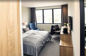 Hotel 6400