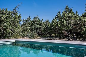 Cedar Bay Beachside Villas