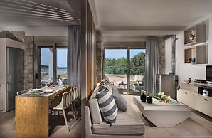 Cedar Bay Beachside Villas