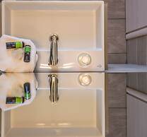 Cedar Bay Beachside Villas