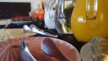 Sui7es Guest House Cascais