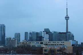 Living Suites Toronto - Queens Park