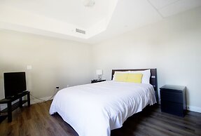 Living Suites Toronto - Queens Park