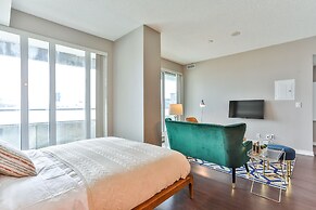 Liberty Village Condo w Parking