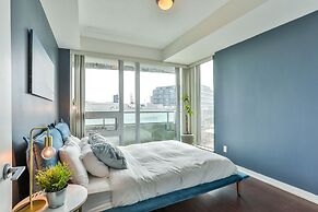 Liberty Village Condo w Parking