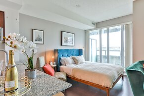 Liberty Village Condo w Parking