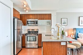 Liberty Village Condo w Parking