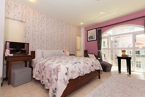 White Cotton Candy B&B