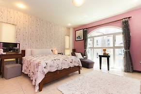 White Cotton Candy B&B