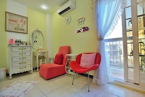 White Cotton Candy B&B