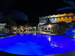 Cocomango's Resort