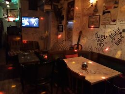 Istanbul Paris Hotel & Hostel