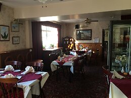 Half Moon Hotel and Restaurant