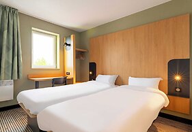 B&B HOTEL Calais Centre Saint-Pierre