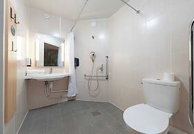 B&B HOTEL Calais Centre Saint-Pierre