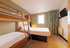 B&B HOTEL Calais Centre Saint-Pierre